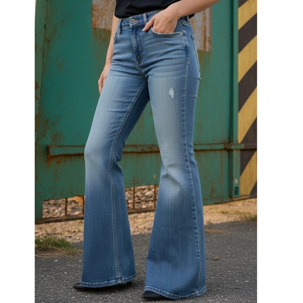 XOXO Women's New w/Tags Blue Jeans with Embroidered Pockets - Size: 13/14